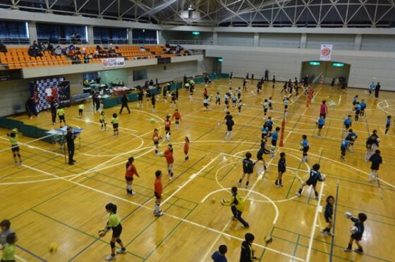 櫻井由香さん・大山未希さんを講師に千葉県でバレーボール教室を開催 JVA・ゴールドプラン