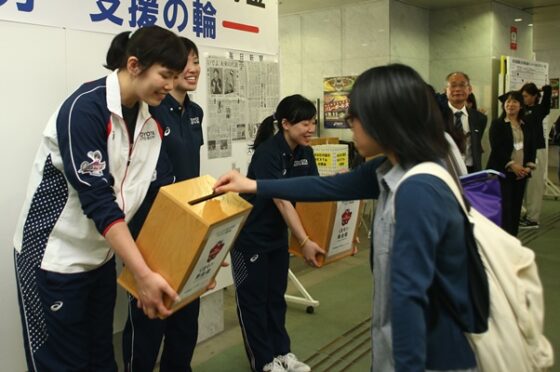 「熊本県熊本地方を震源とする地震」復興支援募金活動を実施 第65回黒鷲旗全日本男女選抜バレーボール大会