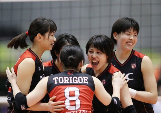 フルセットを制し、NECレッドロケッツが先勝 2016/17 V・プレミアリーグ 女子ファイナル