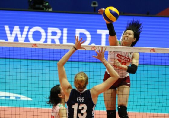 予選ラウンド折り返しでイタリアに敗れ4勝4敗　VNL女子
