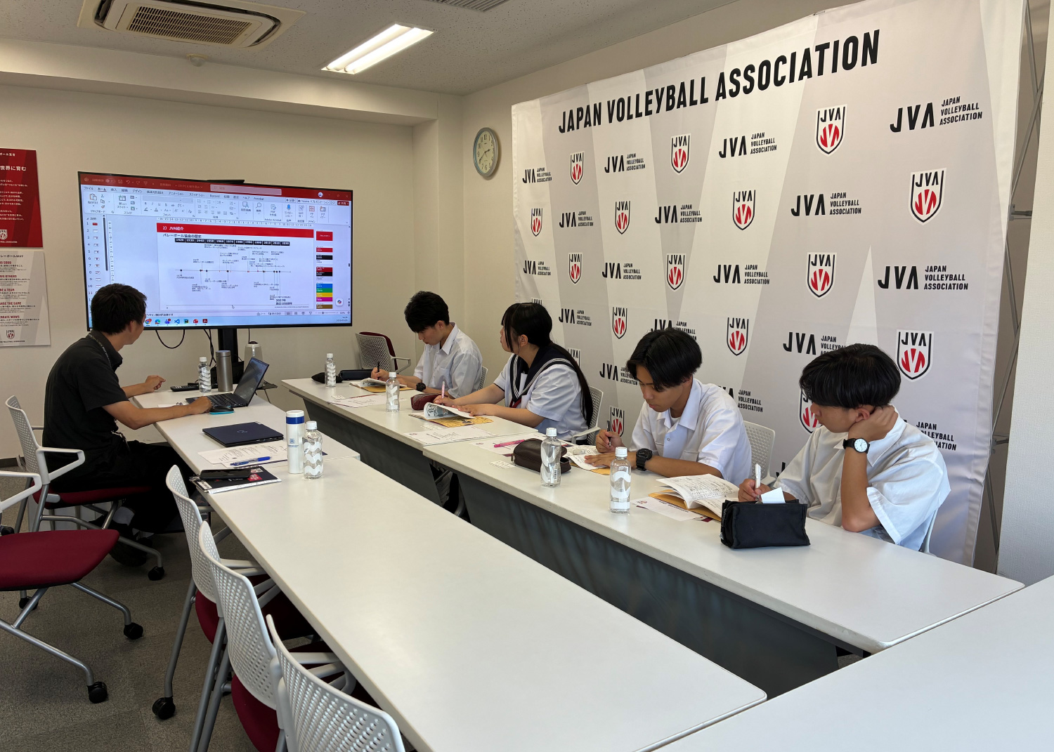 中学生が企業訪問のため来局